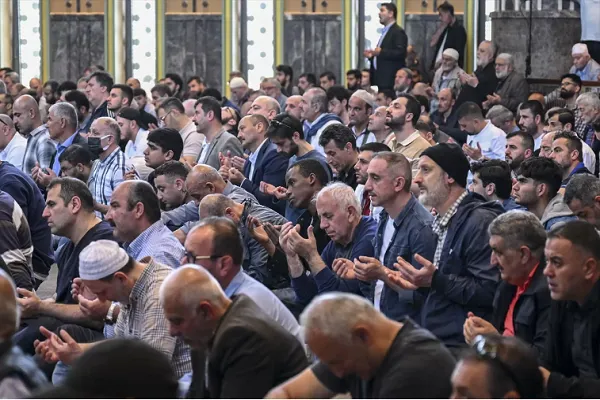 Taksim Camii'nde açılışının 2. yıl dönümünde Kur'an-ı Kerim okundu