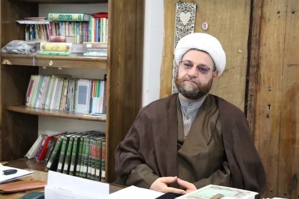 اساتید معارف باید دائما در حال به‌روزرسانی خود باشند
