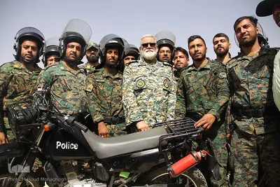 صبحگاه مشترک نیرو‌های مسلح با حضور امیر پوردستان در سمنان