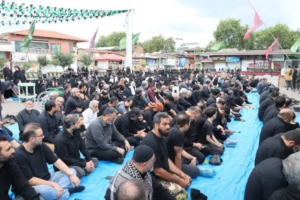 نماز ظهر عاشورا در امامزاده یحیی(ع) ساری