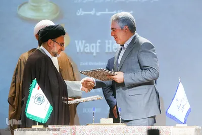 از راست علی‌اصغر مونسان، وزیر میراث فرهنگی، گردشگری و صنایع دستی و حجت‌الاسلام والمسلمین سیدمهدی خاموشی، نماینده ولی فقیه و رئیس سازمان اوقاف و امور خیریه