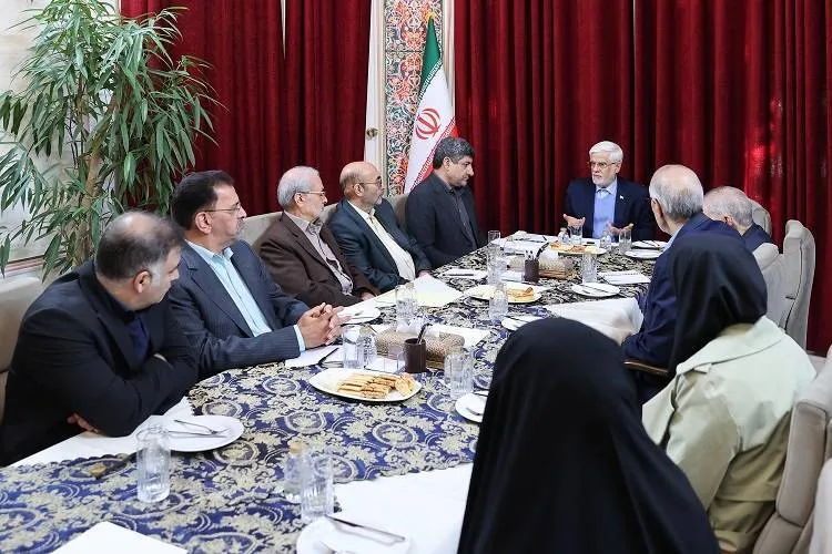 واکنش عارف به خودسوزی جوان اهوازی و خودکشی یک روزنامه‌نگار
