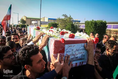 خاکسپاری پيكر شهيد گمنام دفاع مقدس در مجتمع آموزش صنعت نفت اهواز 