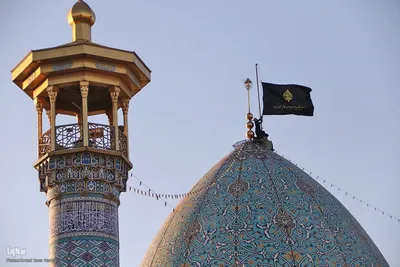 آیین تعویض پرچم گنبد حرم مطهر حضرت شاهچراغ (ع)