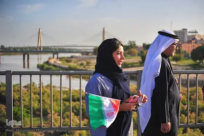 زنجیره انسانی در محکومیت تهدیدات حمله به پل‌ها و نیروگاه‌ها در اهواز