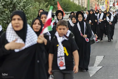 کاروان دانشگاهیان استان البرز پای پیاده در راه تشییع رهبر شهید
