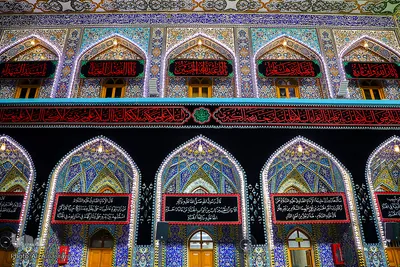 نصب پرچم های سیاه در آستان مقدس امام حسین(ع)