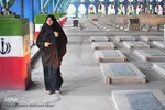 اینجا شمعی روشن است 