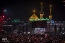 مراسم تعویض پرچم گنبد حرم حضرت اباالفضل العباس(ع) از قرمز به مشکی