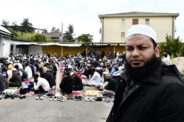 Muslim Workers in Italian City Face Lack of Prayer Spaces