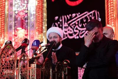 تعویض پرچم حرمین شریفین در کربلا به مناسبت فرارسیدن ماه محرم