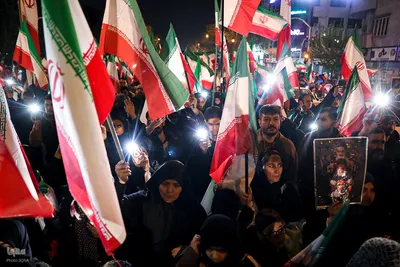 مراسم آیینی «پرچمداران ایران» به مناسبت روز جمهوری اسلامی ایران