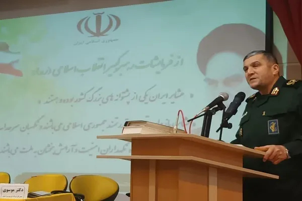 عشایر پاسداران انقلاب و مرزبان میهن اسلامی هستند