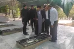 غبارروبی قبور شهدای جنگ تحمیلی 12 روزه توسط اعضای جهاد دانشگاهی لرستان