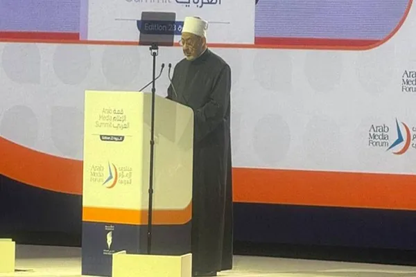 Ahmed Tayyib sosyal medya faaliyetlerinin tehlikeleri konusunda uyardı