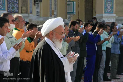 اقامه نماز عید فطر در امامزاده جعفر(ع) یزد