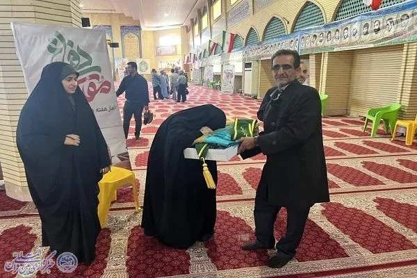 آیین پرچم گردانی مسجد جمکران در نماز جمعه بابلسر