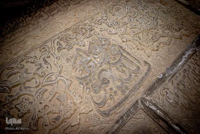 تخت فولاد؛ سرزمین نماد‌ها و نشانه‌ها