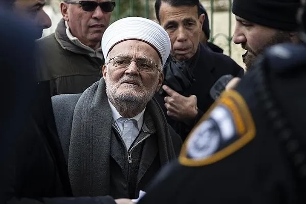 İsrail güçlerinden Mescid-i Aksa Hatibi Şeyh İkrime Sabri’nin evine baskın