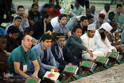 بازدید شرکت کنندگان مسابقات قرآن از حرم امام خمینی(ره)