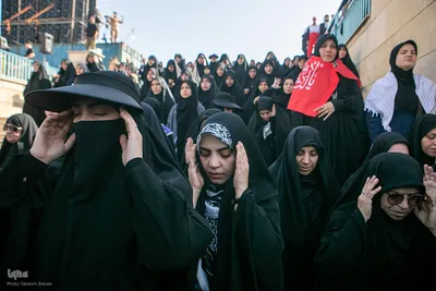 اقامه نماز بر پیکر مطهر رهبر شهید و خانواده ایشان به امامت آیت‌الله العظمی سبحانی 