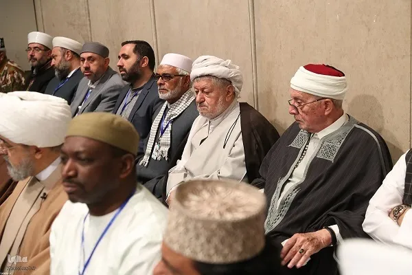 تقرير مصور | قائد الثورة الإسلامية يستقبل ضيوف المؤتمر الدولي للوحدة