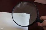 خوشنویسی که هنرش با ذره‌بین دیده می‌شود‎