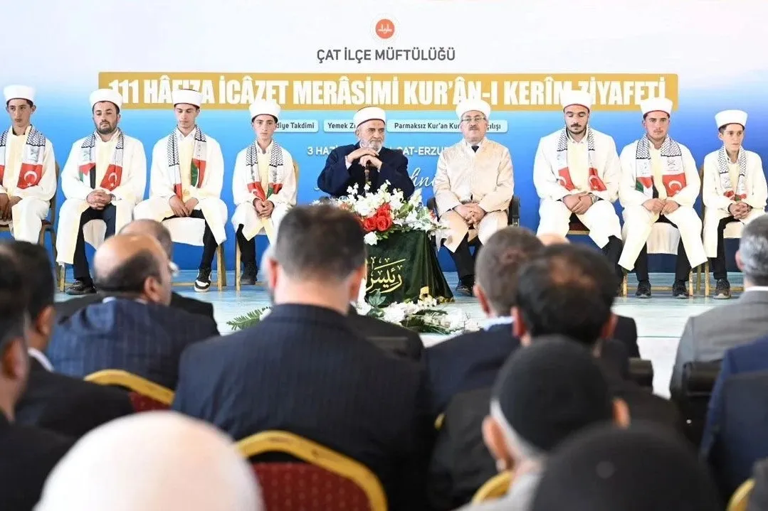 Çat'da hafızlığını tamamlayan 111 öğrenci icazet aldı