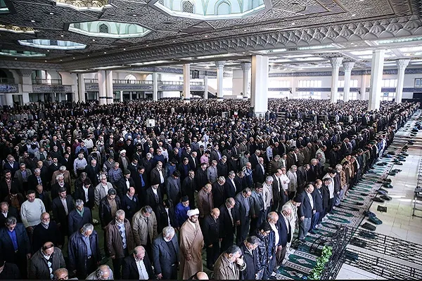 کم‌توجهی به توصیه‌های مقام معظم رهبری و خلوتی نماز جمعه
