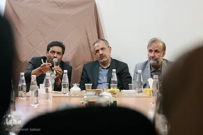 دیدار۴ چهره قرآنی کاندید شورای شهر تهران با هنرمندان و بانوان قرآن‌پژوه
