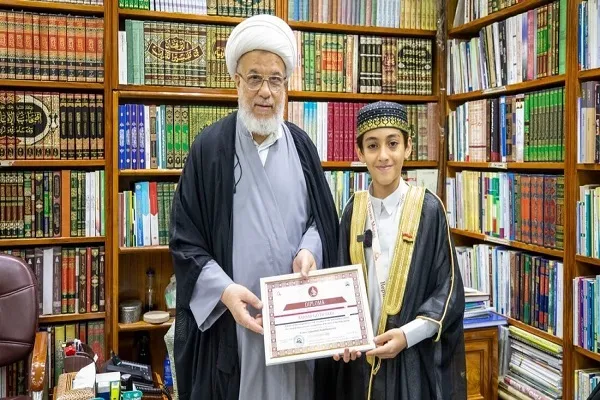 ممثل السيد السيستاني يكرّم القارئ 