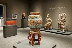 Karya Seni Asia dalam Pameran Lintas Agama Museum Oakland