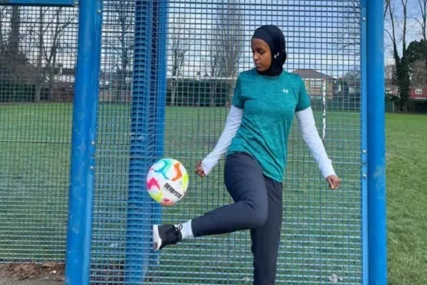 İngiltere Futbol Federasyonu, Somali asıllı Müslüman futbolcudan özür diledi