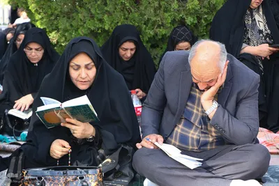 مراسم دعای عرفه در گلستان شهدای اصفهان