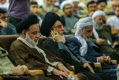 ادای احترام مهمانان کنفرانس وحدت به امام راحل