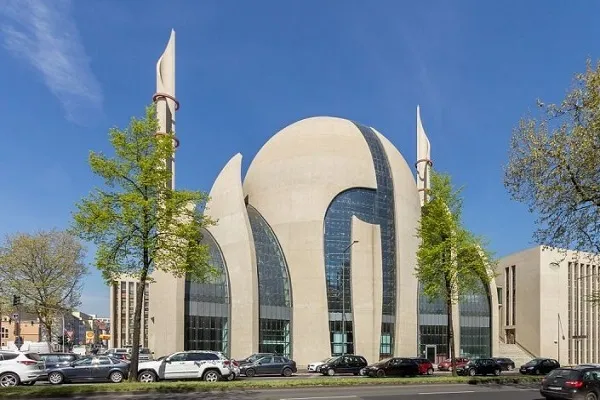 Almanya'da cami cemaati sokakta çorba dağıttı