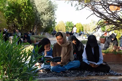 قرائت دعای عرفه در باغ رضوان اصفهان