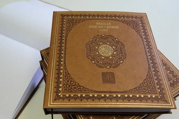Türkiye'den Bosna Hersek'e Braille alfabesiyle yazılmış Kur'an-ı Kerim hediyesi