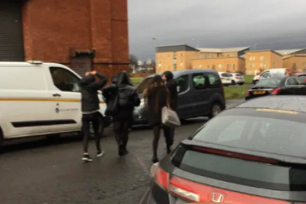 Escocia: mujer musulmana atacada por matones en Glasgow