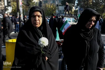 تشییع پیکرهای ۱۰۰ شهید گمنام از مقابل دانشگاه تهران