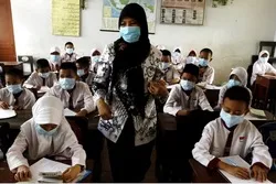 Larangan Wajib Jilbab bagi Siswi non-Muslim di Indonesia