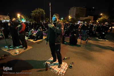 Muslime begehen die Nacht der Bestimmung auf dem Palästina-Platz
