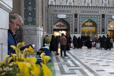 وی و همسرش هر روز بعد از اقامه نماز در مسجد محله به حرم می روند.
