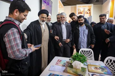 بازدید وزیر فرهنگ و ارشاد از نمایشگاه قرآن
