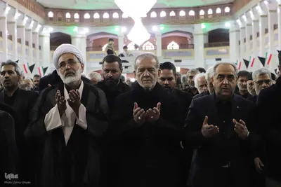 حضور رییس جمهور دکتر پزشکیان در نماز ظهر عاشورا  در تبریز
