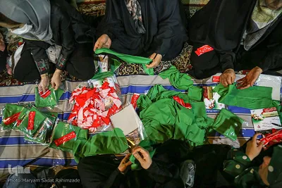 آماده‌سازی لباس همایش جهانی شیرخوارگان حسینی