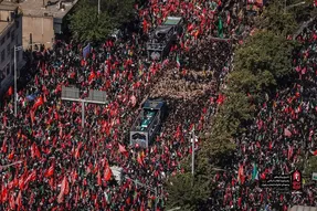 آیین تشییع قائد شهید؛ استمرار فرهنگ عاشورا و نماد روح مقاومت