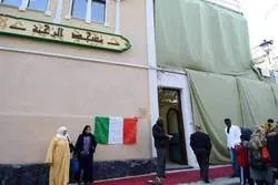 İtaliyanın İslam mərkəzinə hücum edərək Quranları yandırdılar