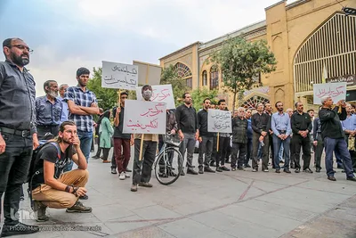 تجمع کسبه و بازاریان شیراز در محکومیت قرآن‌سوزی در کشورهای سوئد و دانمارک