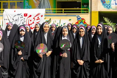 آیین استقبال از پیکر شهید گمنام در دبستان کمائی اصفهان